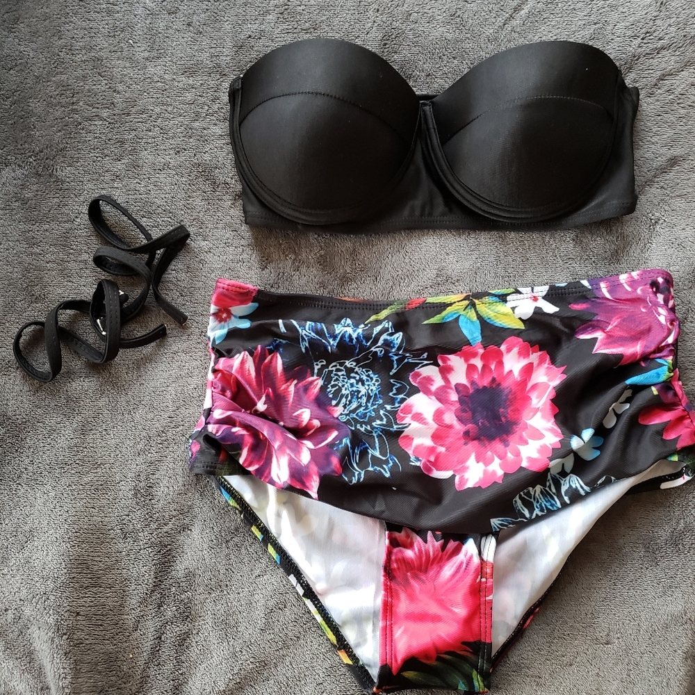 Bikini Set - Picture 2 of 4